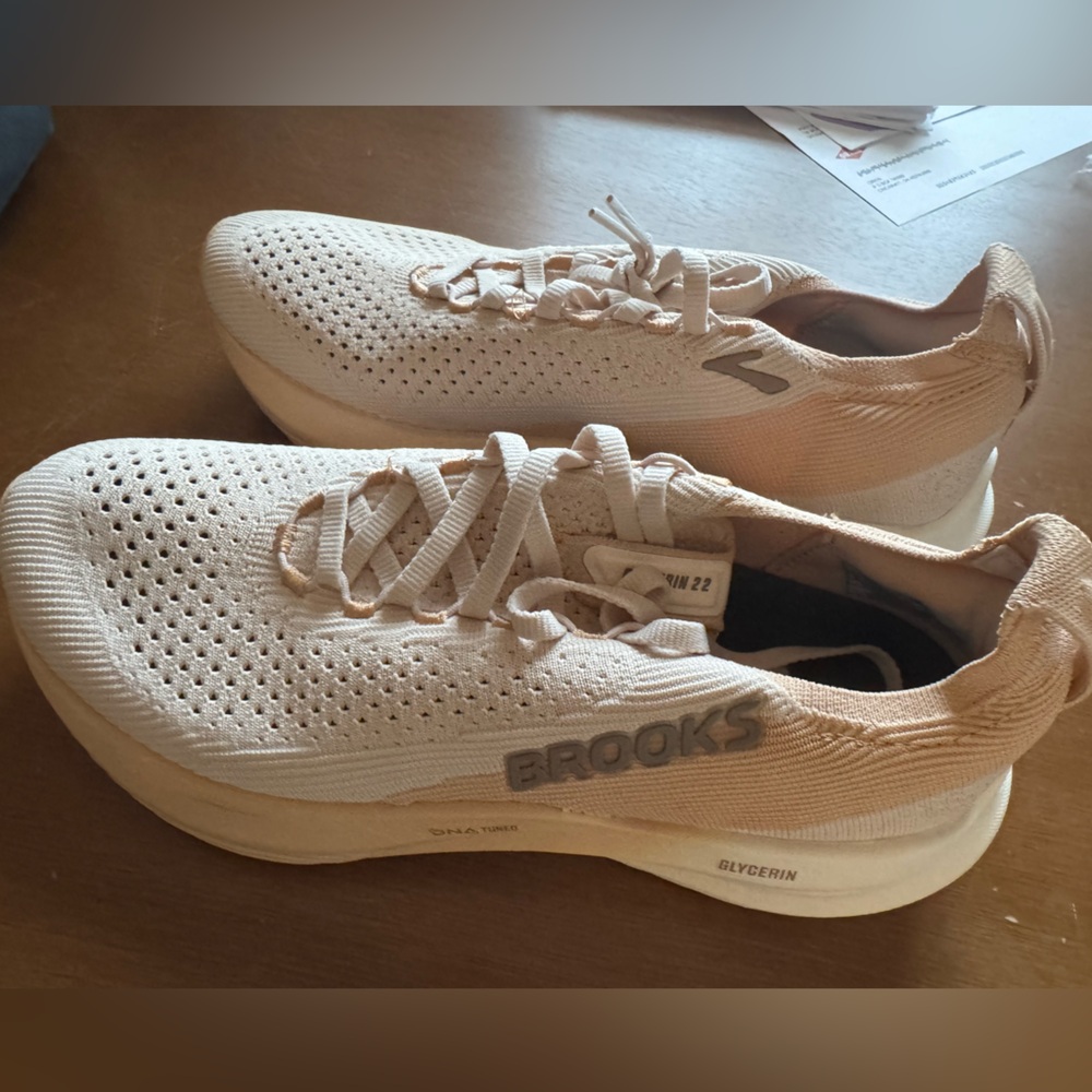Brooks Glycerin StealthFit 22 Cream Running Shoes *Limited Edition* NWOB 8
